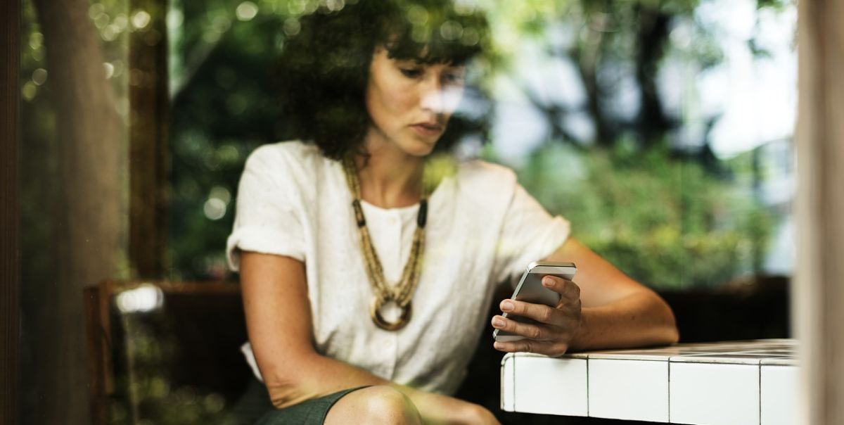 Frau an Smartphone Frau an Smartphone